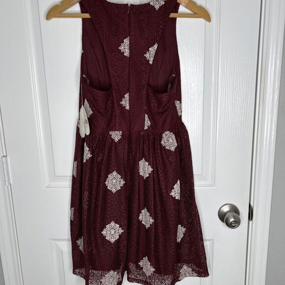 Altar’d State NWT Fit Flare Dress Small Burgundy Medallion Lace Sleeveless - Picture 8 of 9